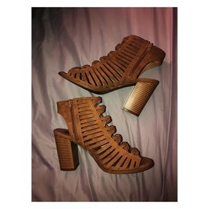 BRAND NEW, Beautiful brown heels